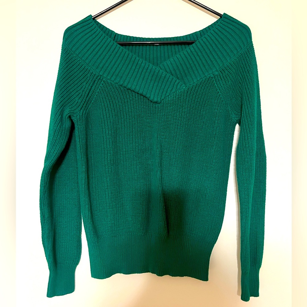 Boston Proper. V Neck Emerald Green Women's Sweater. NWOT. Size S. - Picture 4 of 8